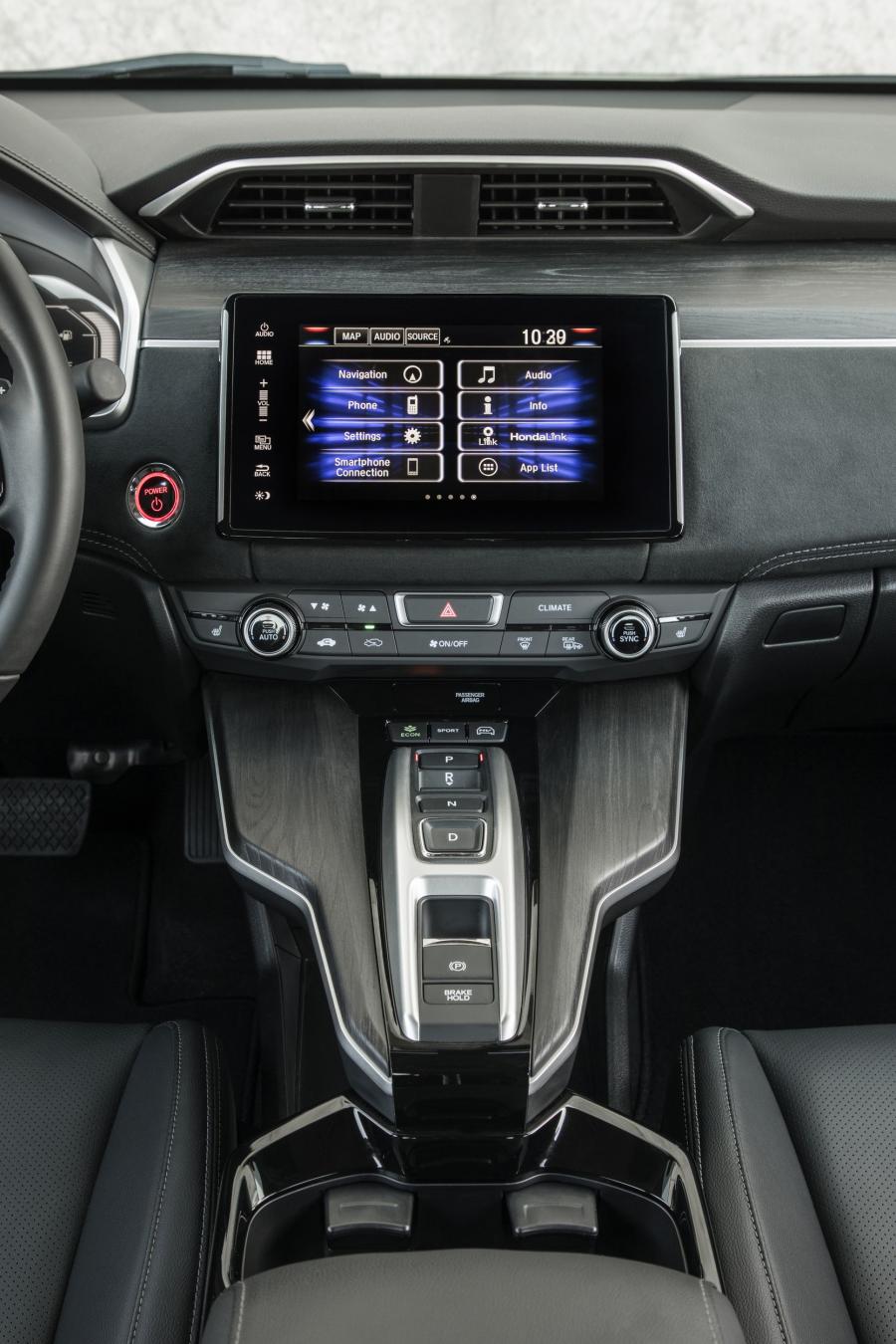 Детали интерьера Honda Clarity Plug-In Hybrid 2017 года  (NA) (фото 53 из 84)